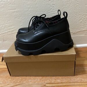 Charles and Keith NEW Platform Shoes women Size 7, Black